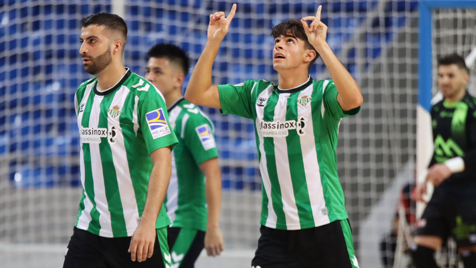 Los jugadores del Real Betis Futsal celebran un gol