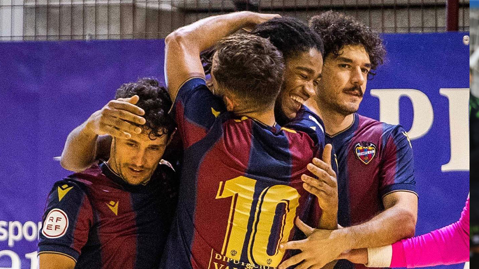 Los jugadores del Levante UD FS celebran un gol