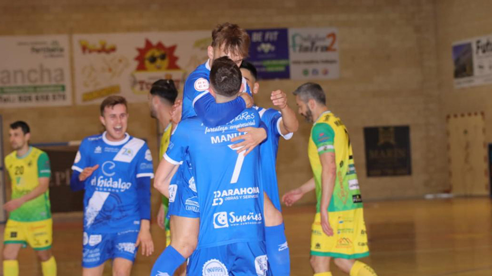Los jugadores del Manzanares FS Quesos El Hidalgo celebran un tanto
