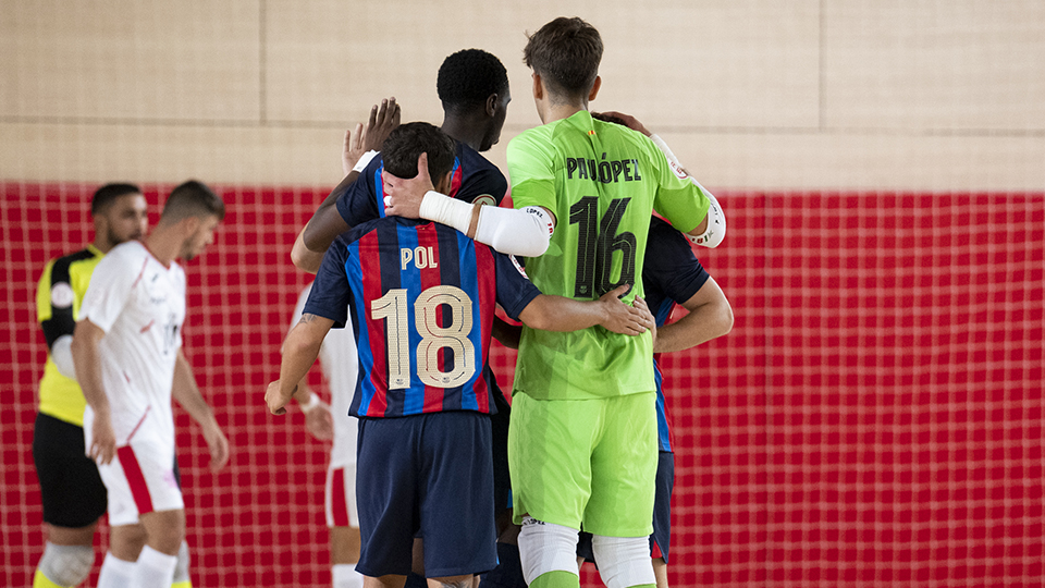 Los jugadores del Barça Atlètic celebran un gol