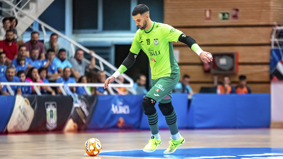 Edu Sousa, con la camiseta del Viña Albali Valdepeñas