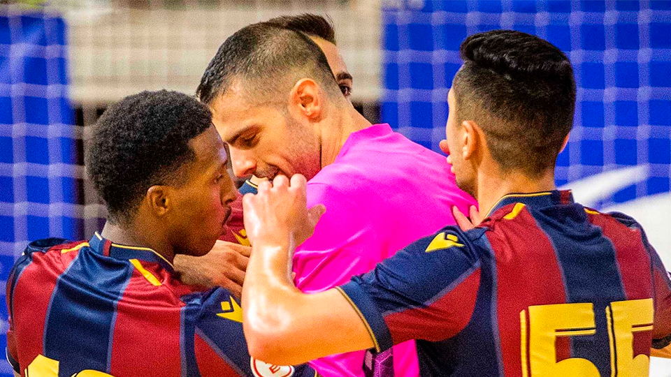 Los jugadores del Levante UD FS celebran un gol