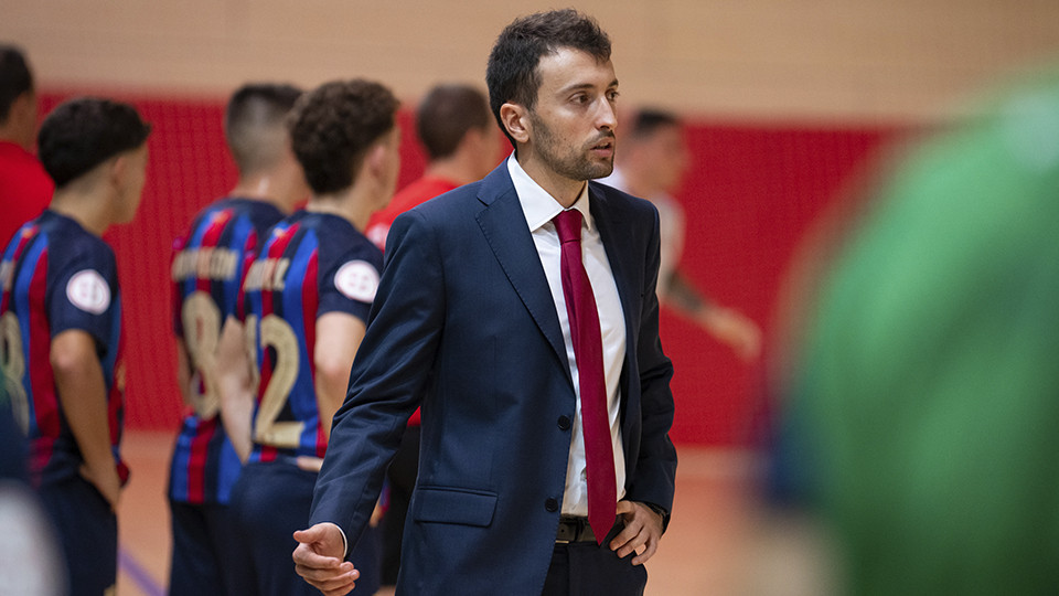 Sergi Altisent, entrenador del Barça Atlètic, durante un encuentro