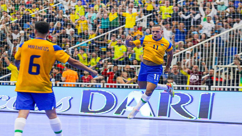 Ferrao celebra un gol con la Selección de Brasil