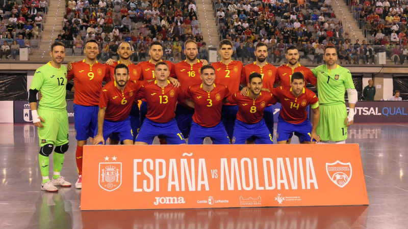 La Selección Española posando antes de empezar el partido