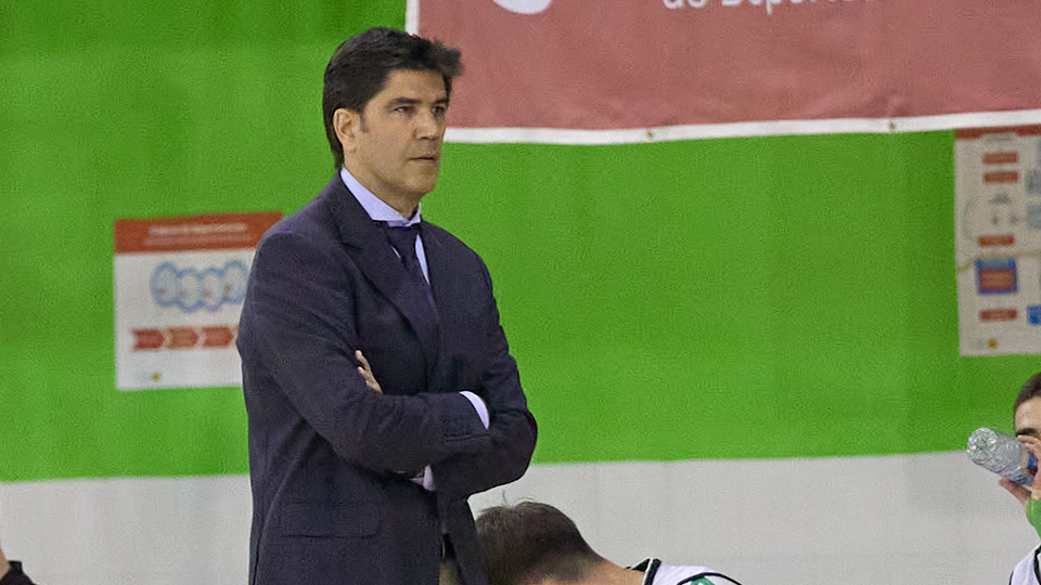 Carlos Nondedeu, entrenador del Real Betis Futsal B, durante un encuentro.