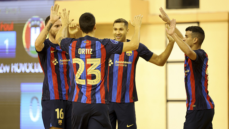 Los jugadores del Barça celebran un gol (Fotografía: Domenic Aquilina)