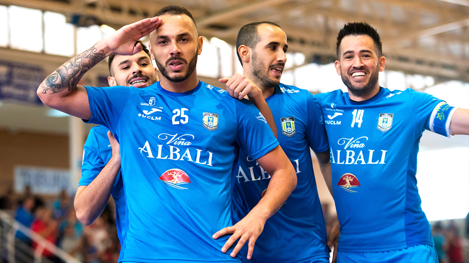 Los jugadores del Viña Albali Valdepeñas celebran un tanto. (Foto: ACP-FSV)