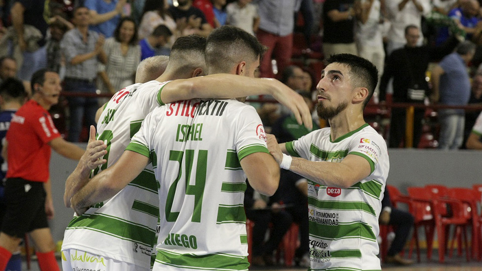 Los jugadores del Córdoba Patrimonio celebran un tanto.