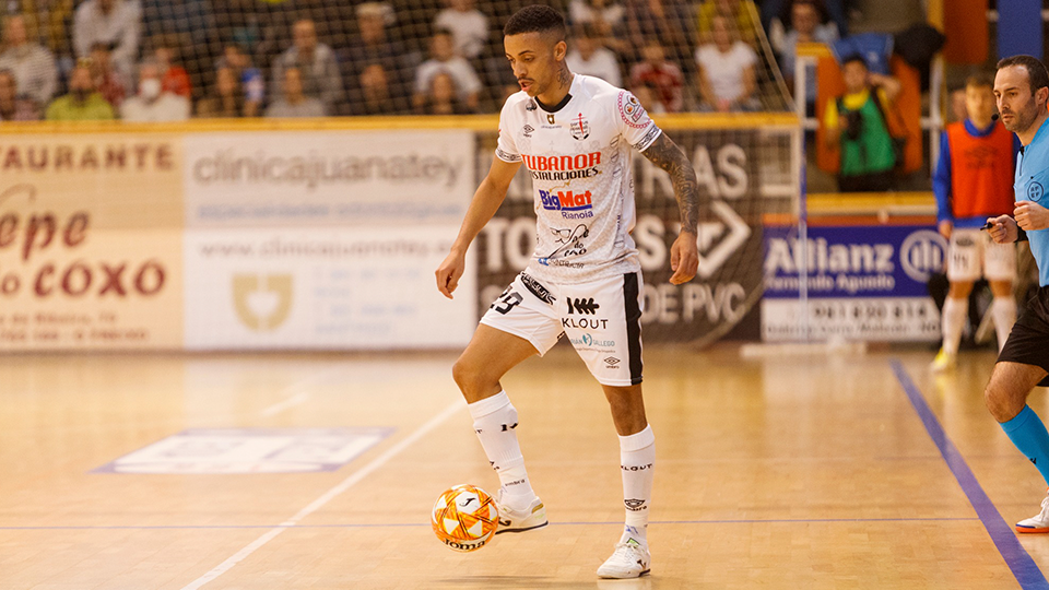 Neguinho, jugador del Noia Portus Apostoli, durante un encuentro.