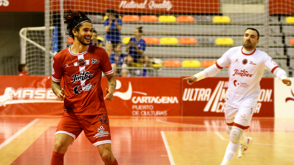 Lucão celebra un tanto del Jimbee Cartagena.