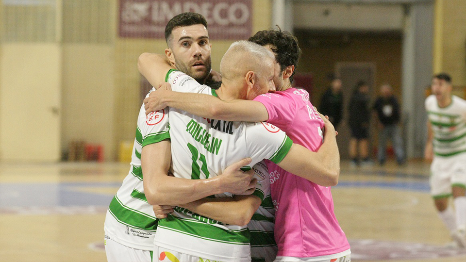 Los jugadores del Córdoba Patrimonio celebran un gol.