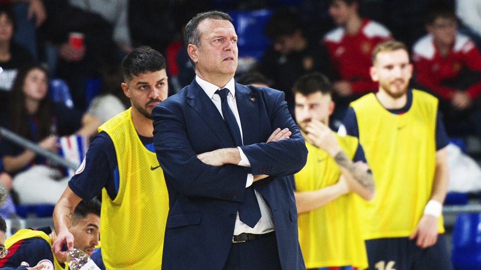 Jesús Velasco, entrenador del Barça, durante un partido (Fotografía: Ernesto Arandilla)