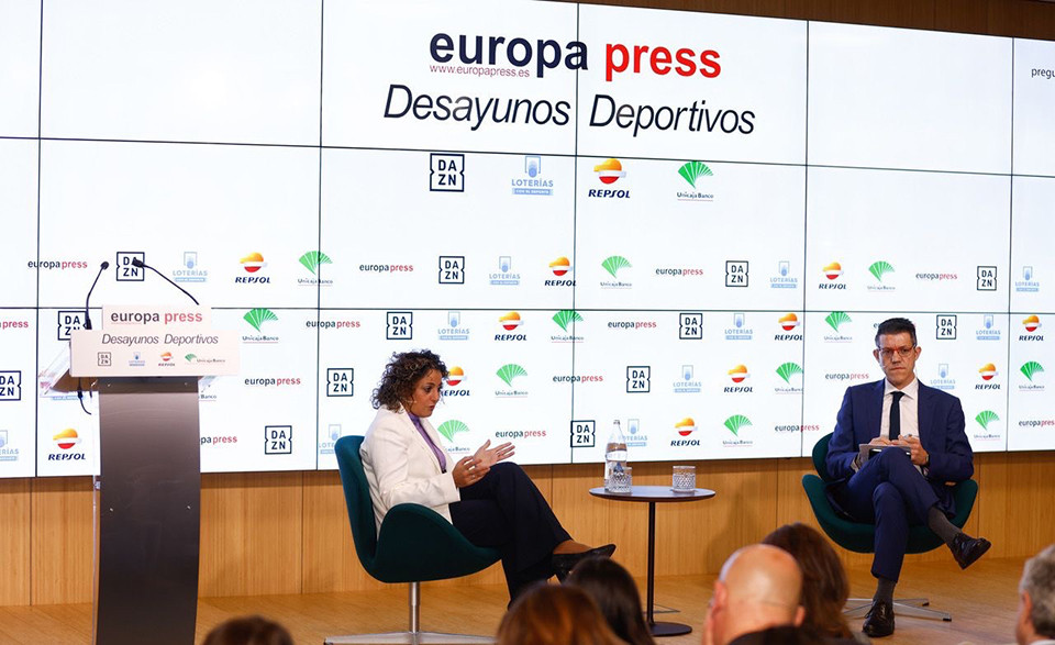 La presidenta de la Liga F, Beatriz Álvarez, acudió a los Desayunos Deportivos de Europa Press