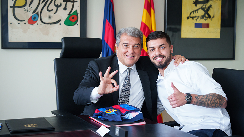 Joan Laporta, presidente del Barça, junto a Matheus.