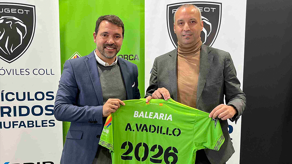 José Tirado, director general del Mallorca Palma Futsal, posa junto al técnico Antonio Vadillo.