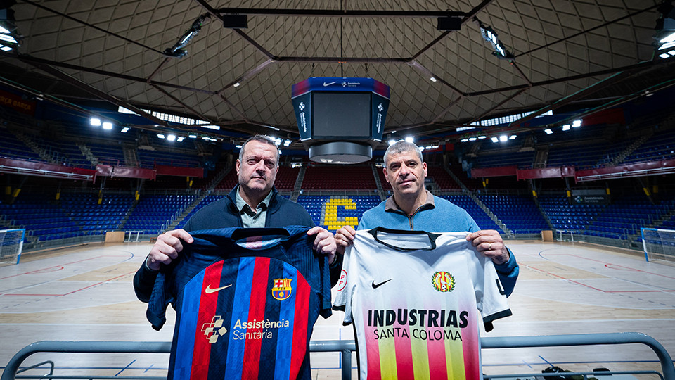Jesús Velasco y Xavi Closas, entrenadores del Barça e Industrias Santa Coloma respectivamente, posan en la previa del derbi. (Foto: FC Barcelona)
