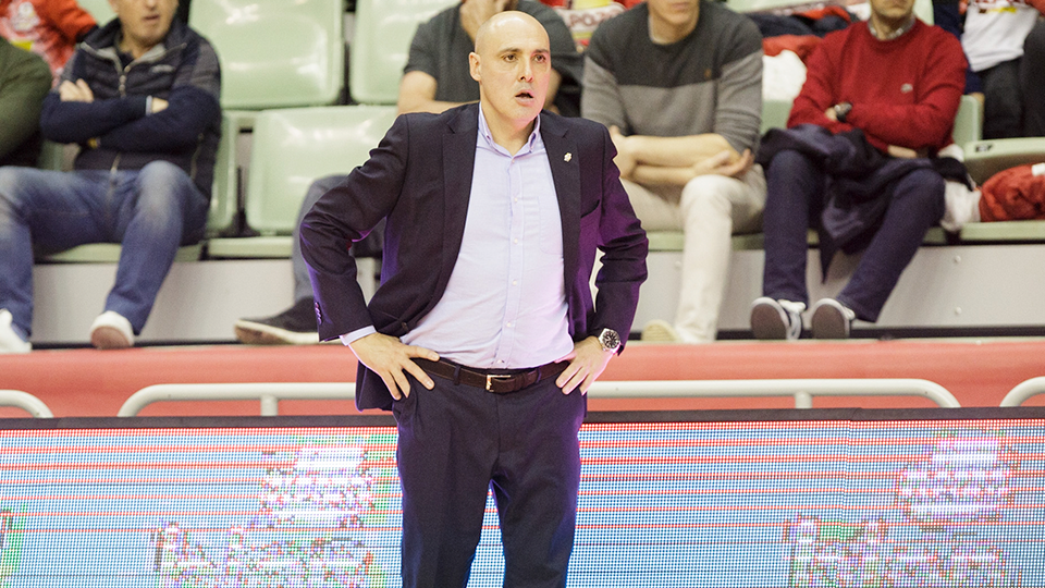 Javi Rodríguez, entrenador de ElPozo Murcia Costa Cálida, durante un encuentro.