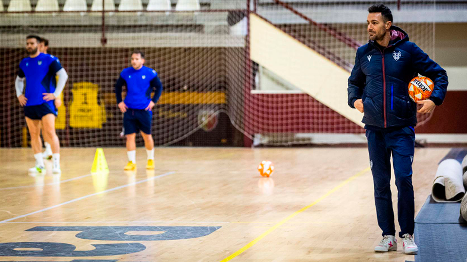 Carlos Márquez durante un entrenamiento del Levante UD FS.