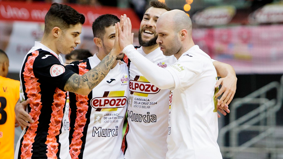Los jugadores de ElPozo Murcia Costa Cálida celebrando un gol