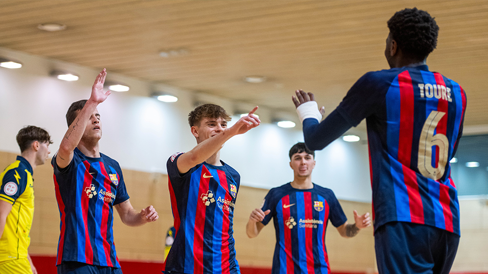 Los jugadores del Barça Atlètic celebran un tanto.