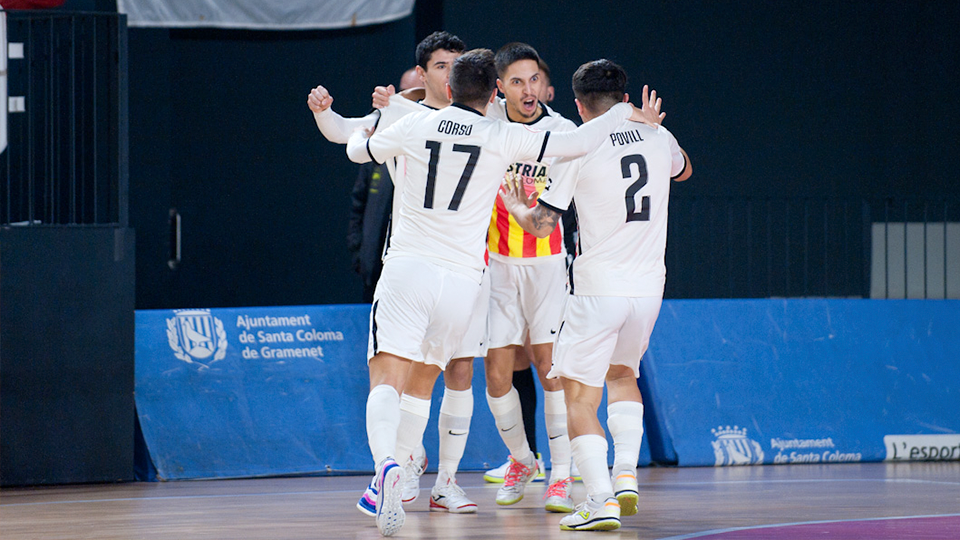 Los jugadores de Industrias Santa Coloma celebran un gol.
