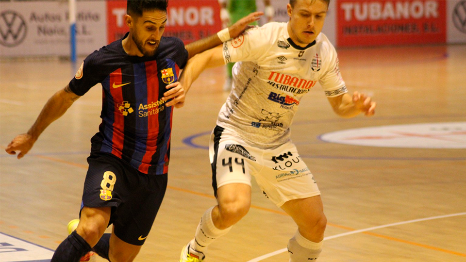 Adolfo, jugador del Barça, junto a Machado, de Noia Portus Apostoli