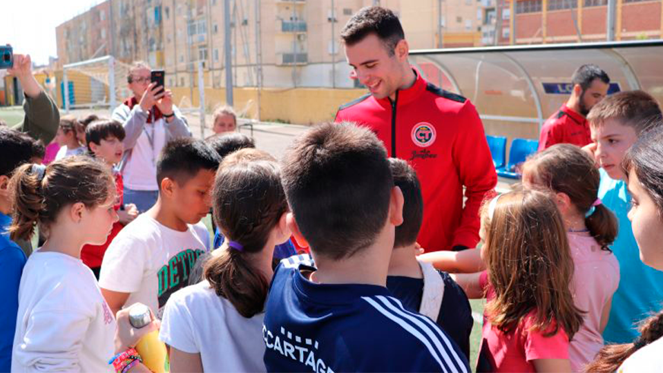 Juanan, con los alumnos del Colegio Antonio Ulloa