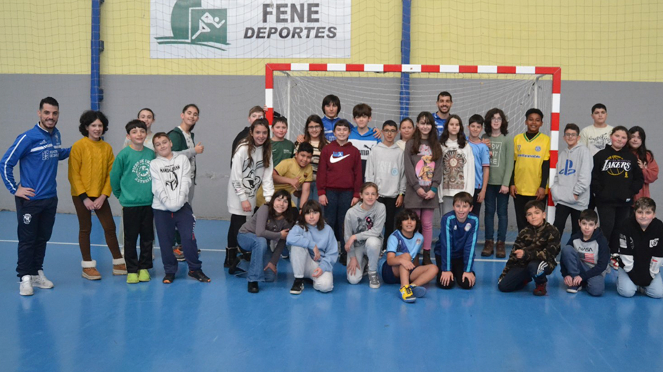 O Parrulo Ferrol y la Fundación Gadesport visitan el Colegio O Ramo