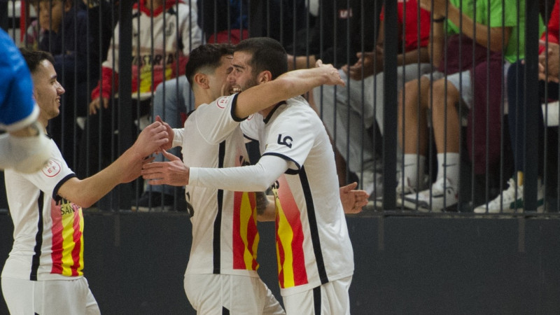 Celebración de los jugadores de Industrias Santa Coloma (Fotografía: Ernesto Aradilla)