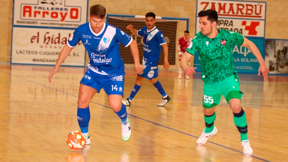 Jorge Matamoros, jugador de Quesos El Hidalgo Manzanares, en la victoria contra Levante UD FS