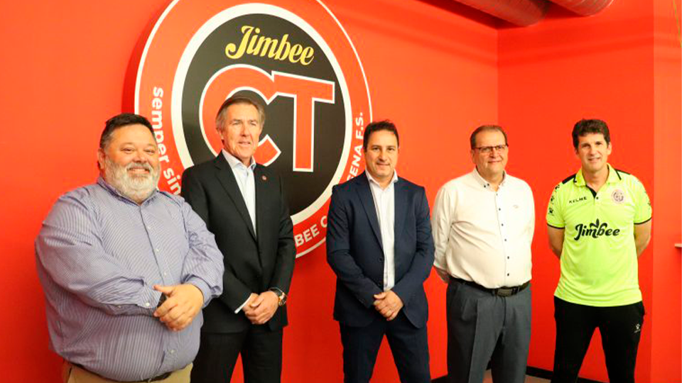 Paulo Roberto, en el centro, en su presentación como responsable institucional y de patrocinios de Jimbee Cartagena