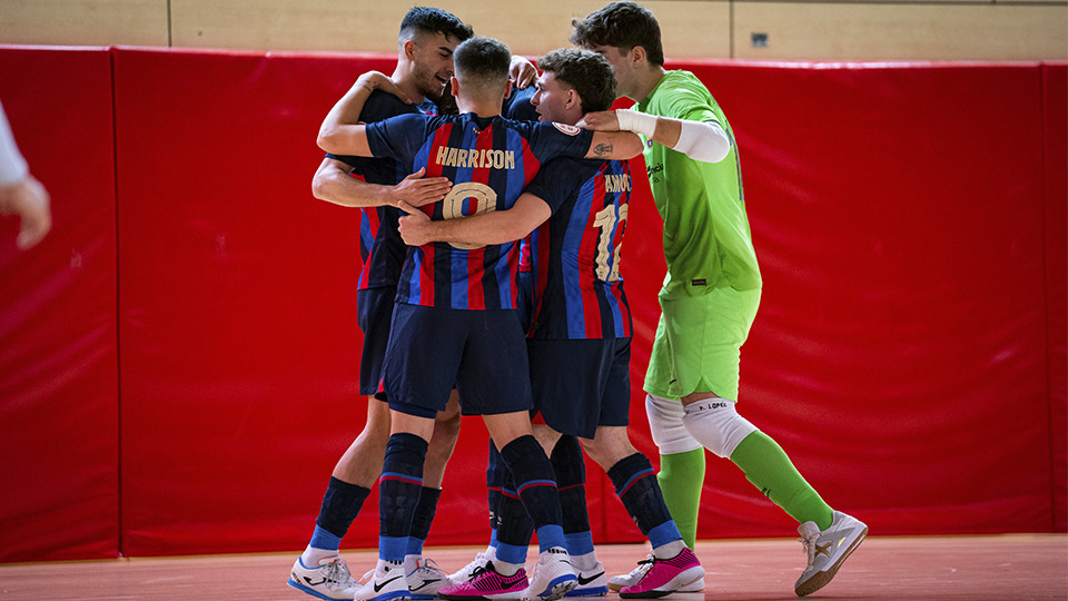 Los jugadores de Barça Atlètic celebrando un gol