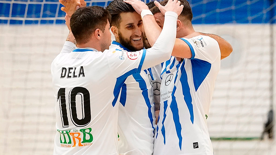 Los jugadores de CD Leganés FS celebran un gol