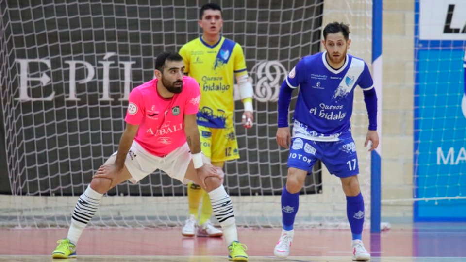 Abbasi, de Viña Albali Valdepeñas, y Antonio Navarro y Rafa López, de Quesos El Hidalgo Manzanares, en el partido de ida