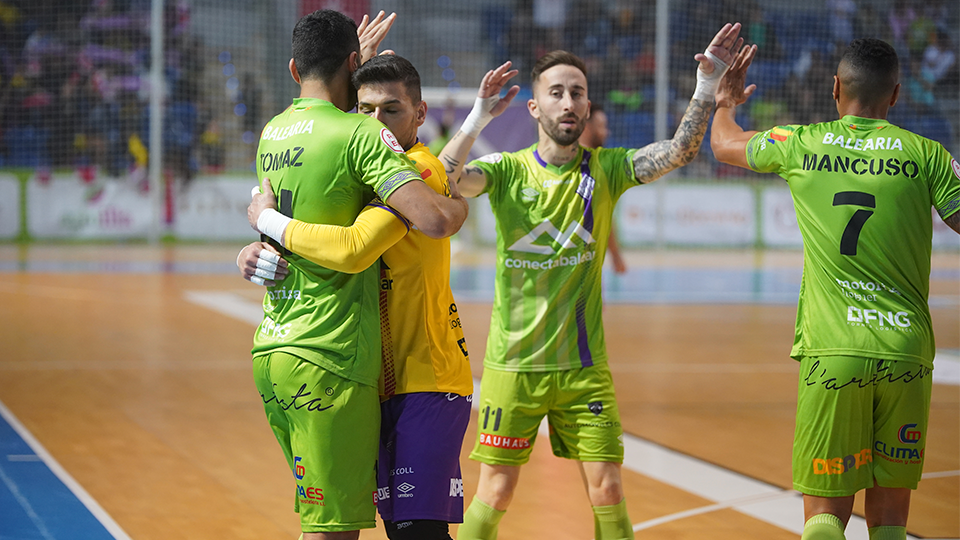 Los jugadores de Mallorca Palma Futsal celebran un gol contra Jaén FS