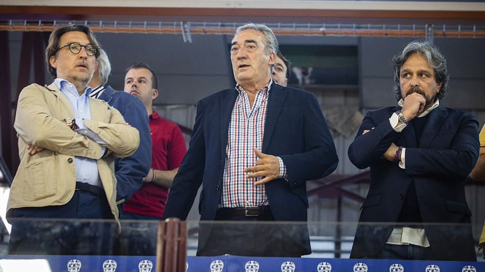 Quico Catalán, presidente del Levante UD FS, junto con Javier Lozano, su homólogo de la LNFS, y Manuel Bueno, director general del Levante UD FS