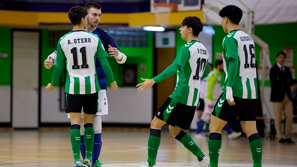 Los jugadores de Real Betis Futsal B celebran un gol