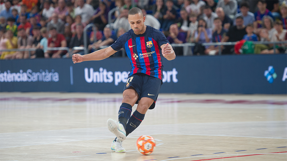 Ferrao marcó de doble penalti contra Quesos El Hidalgo Manzanares su gol 300 con el Barça