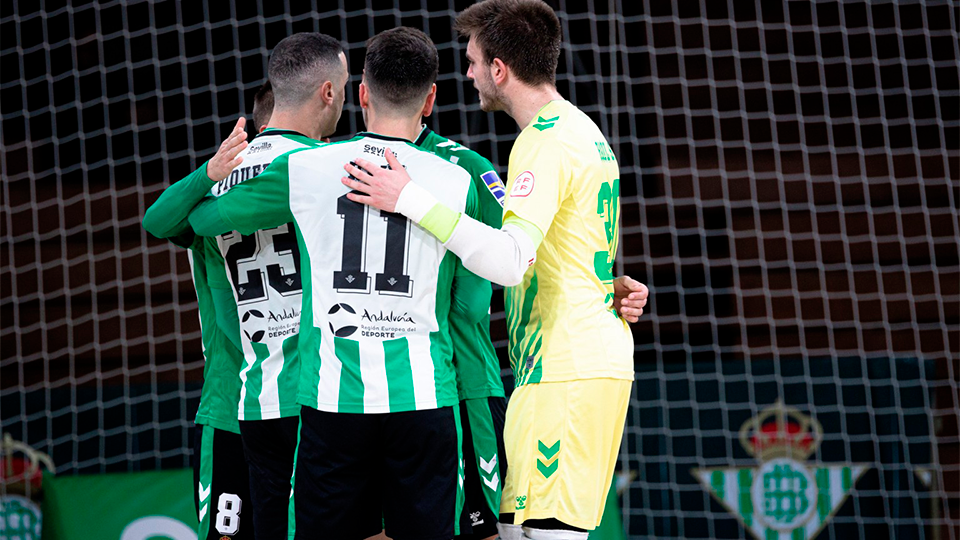 Los jugadores de Real Betis Futsal celebrando un tanto