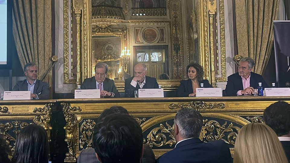 Javier Lozano con Beatriz Álvarez, Javier Tebas y José Miguel Calleja en el ISDE Sports Convention 2023