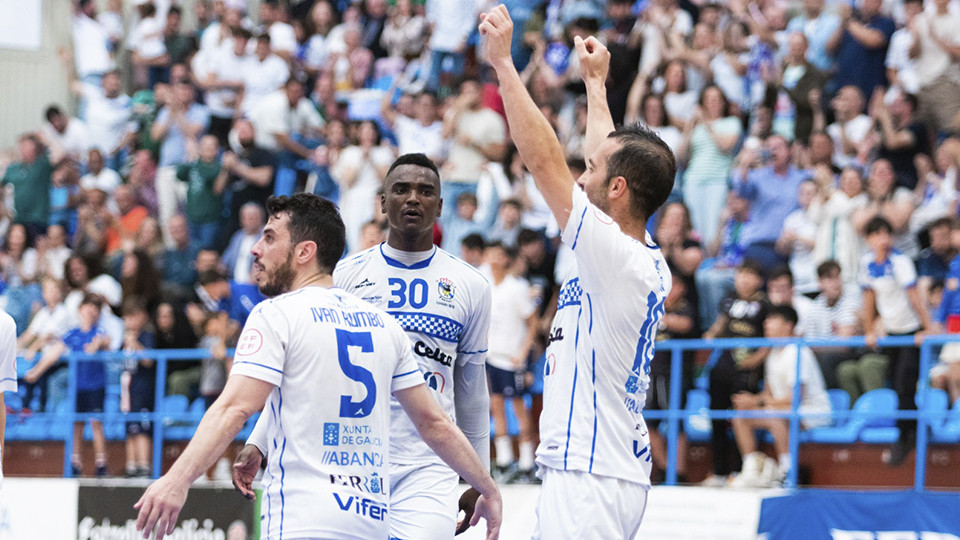 Los jugadores de O Parrulo celebran un gol (Fotografía: Ismael Miján / MijanPhoto)