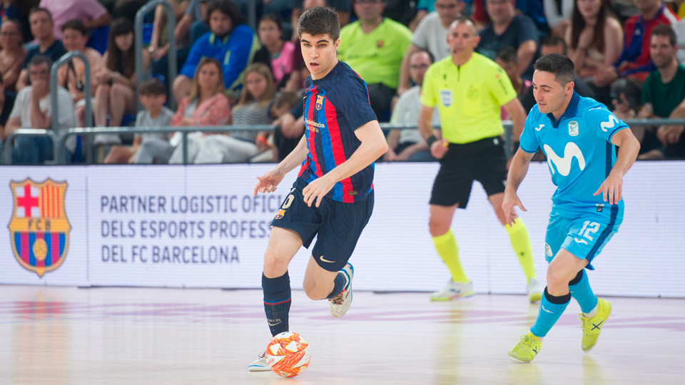 Antonio Pérez, jugador del Barça, ante Borja, del Inter FS