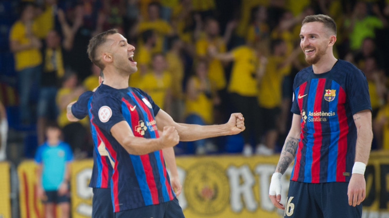 Pito celebra un gol del Barça contra el Inter FS (Foto: Ernesto Aradilla)