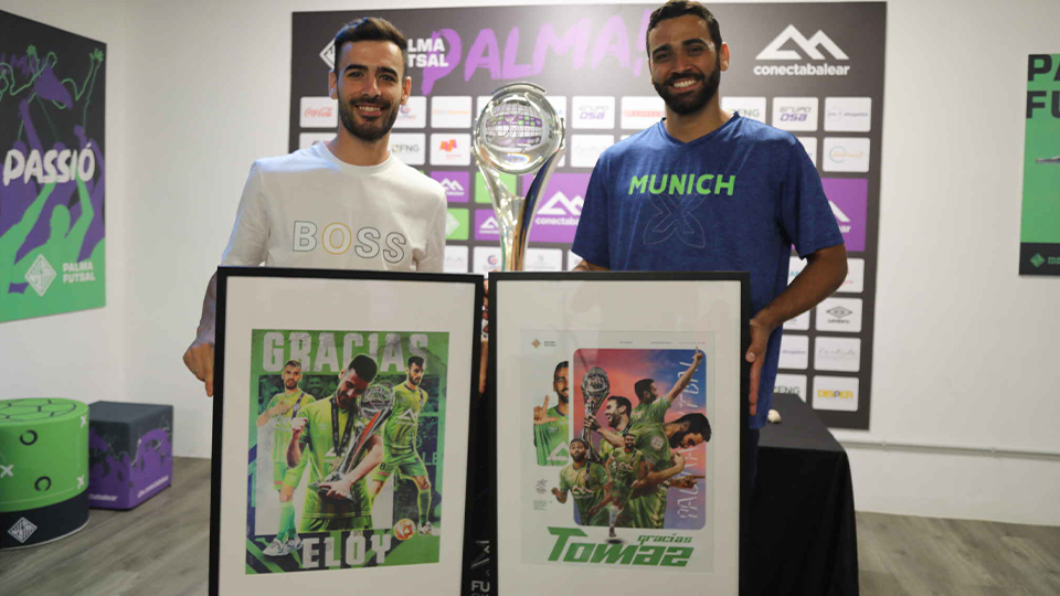 Eloy Rojas y Tomaz reciben un cuadro en recuerdo de su etapa en el Mallorca Palma Futsal
