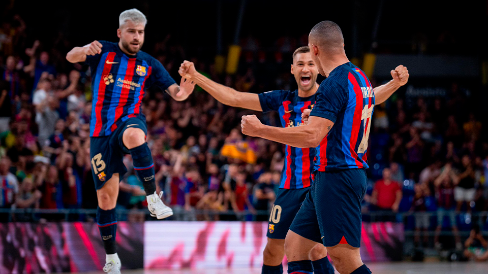 Catela, Pito y Ferrao celebran el primer gol del Barça