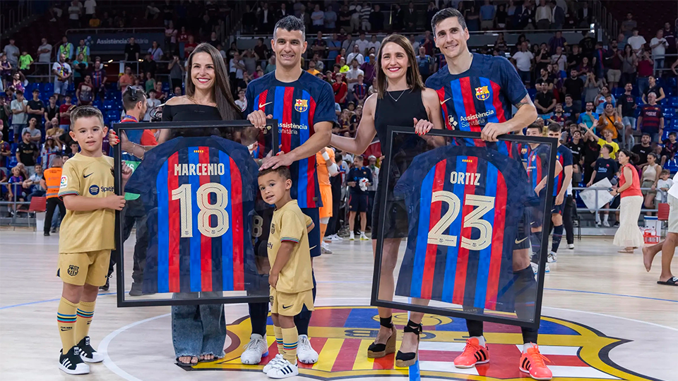 Homenaje a Marcenio y Carlos Ortiz en el Palau Blaugrana