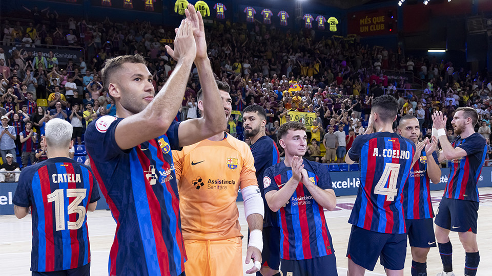 Los jugadores del Barça celebrando un triunfo ante su afición