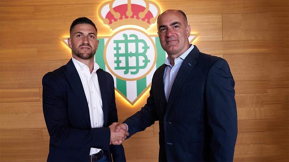 Imagen del acuerdo entre Real Betis y el CD Marqués de Nervión