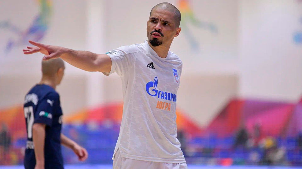 Vilian, jugando con el Gazprom Ugra ruso